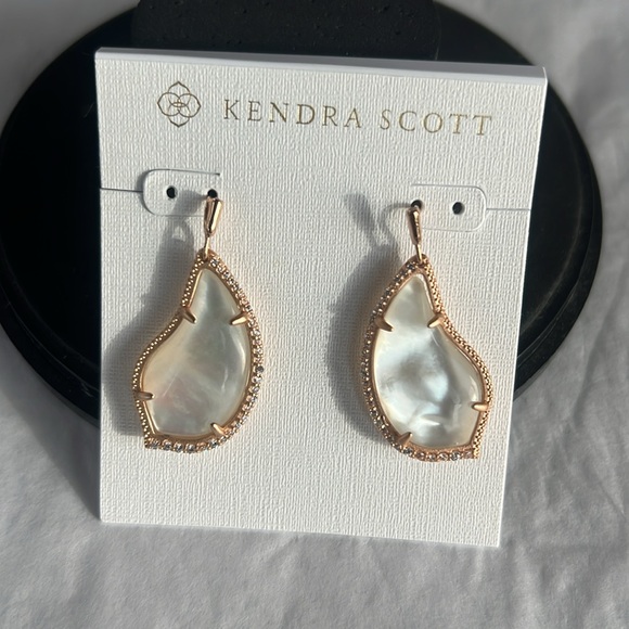 Kendra Scott Earrings - Picture 1 of 4